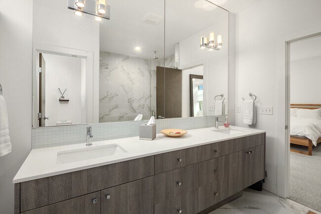Building Photo - North Beacon Hill Townhome Living!