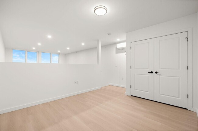 Building Photo - 1 Mallory Ave