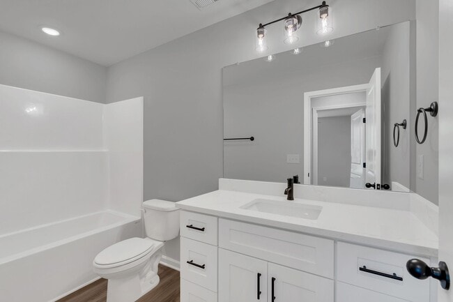 Building Photo - 164 S Ford St