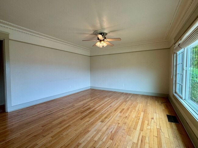 Building Photo - 8829 Greenview Pl