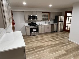 Building Photo - 13 Calumet St