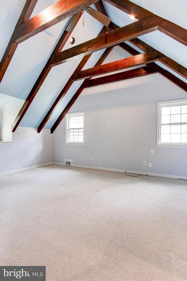 Building Photo - Palisades Gem Ready for Immediate Move-in!!