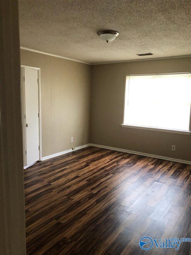 Building Photo - 8204 Willowbrook Cir SE
