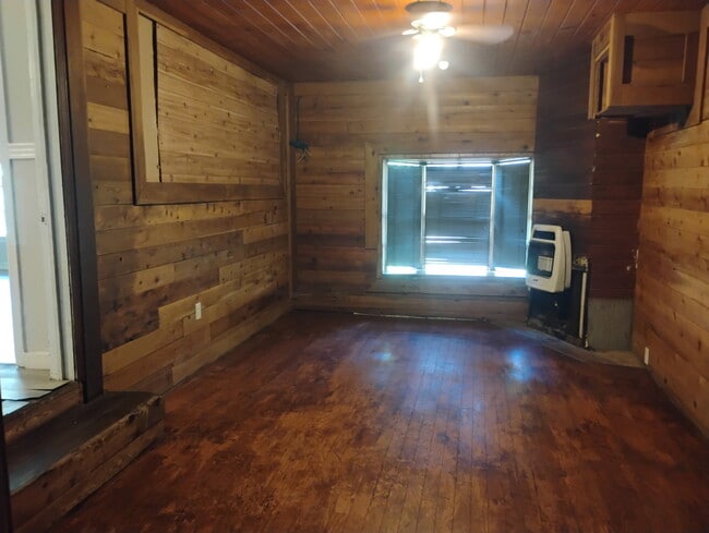 Building Photo - 3190 Charleston Dr