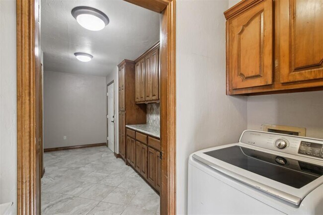 Building Photo - 10516 NW 16th St