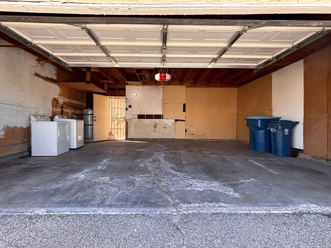Building Photo - 433 Las Casitas Way