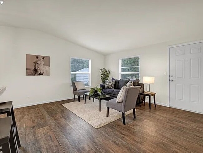 Building Photo - 2-Bedroom 1-Bathroom home in Springfield