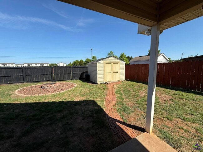 Building Photo - 107 White Tail Ln