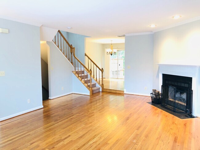 Building Photo - STAFFORD TOWNHOUSE - HANDY TO QUANTICO, SH...