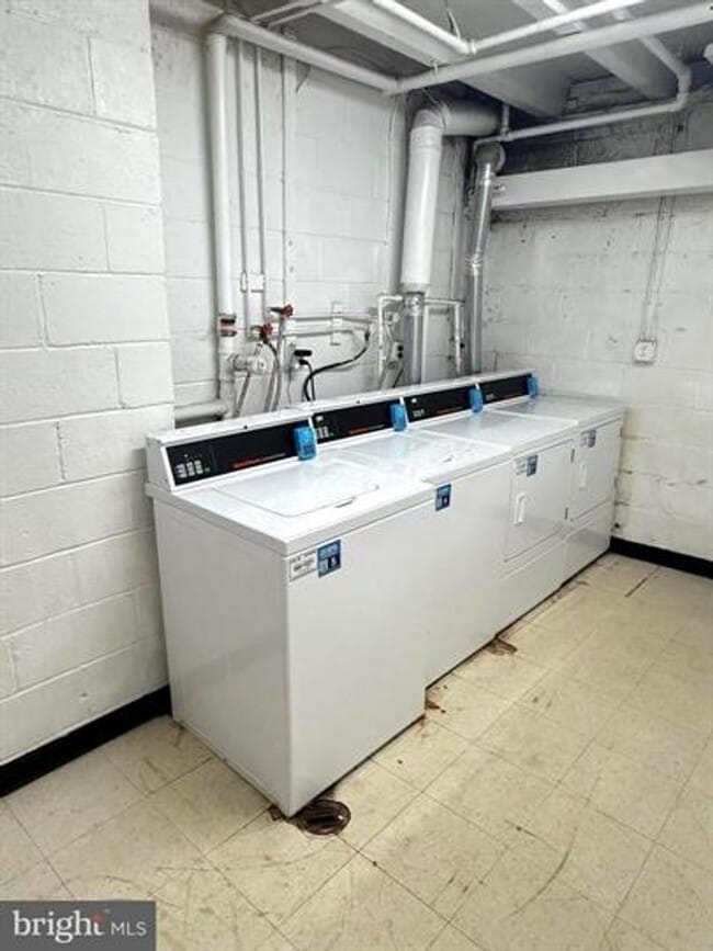 Building Photo - Remodeled 2 bedroom / 2 full bathroom