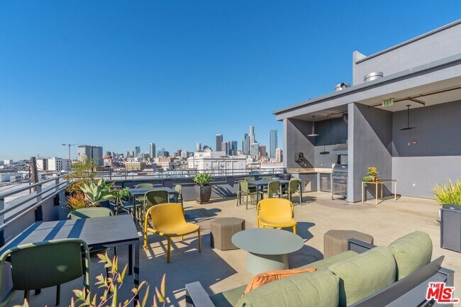 Primary Photo - 825 E 4th St