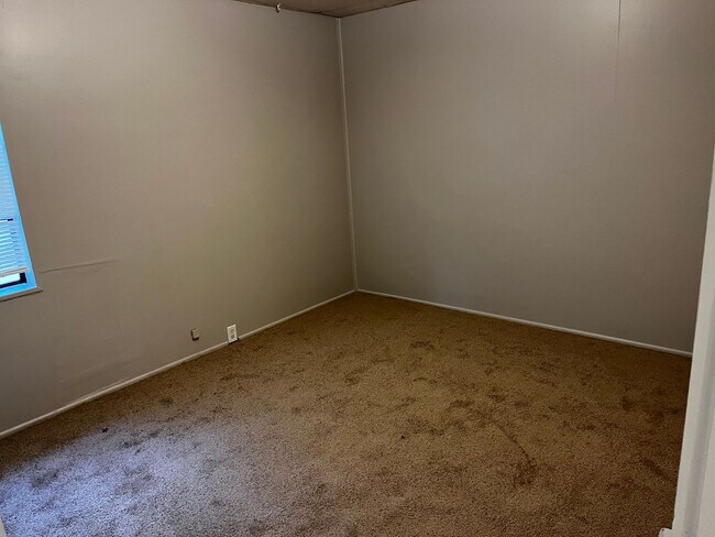 Building Photo - 1BD/1B Duplex Close to VSU!