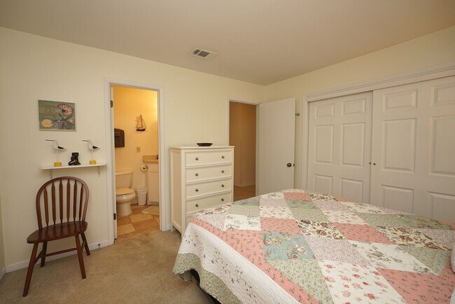 Building Photo - First Floor Condo in Bluewater Bay