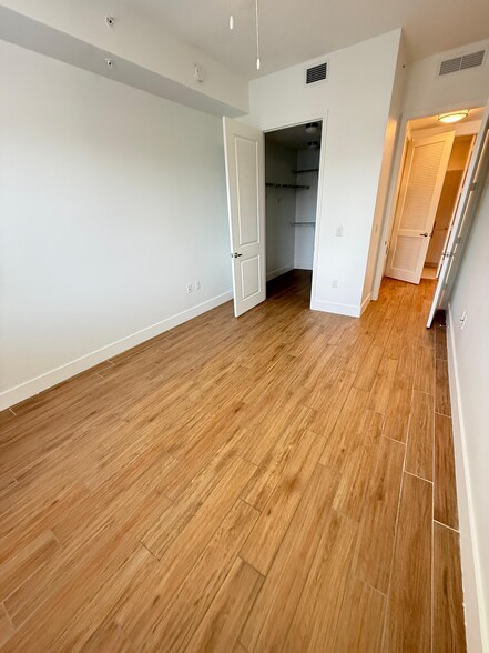 Building Photo - 2122 NE 170th St