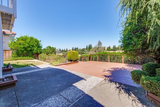 Building Photo - Elegant home with top Fremont Schools