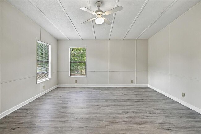 Building Photo - 8155 Knight Ln