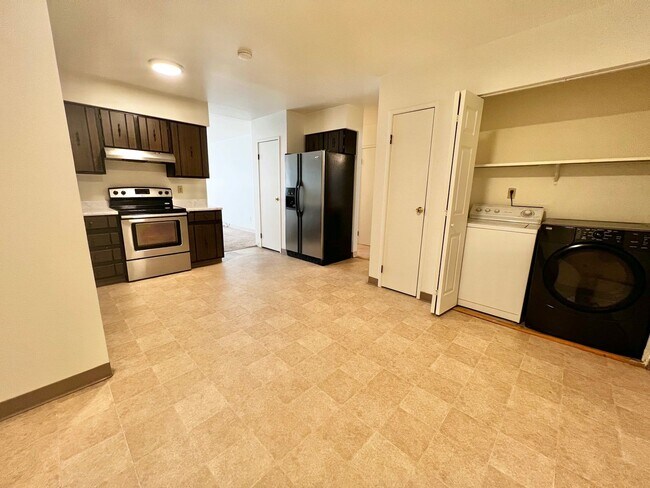 Building Photo - 3 bed, 1 bath Duplex in West Fort Collins