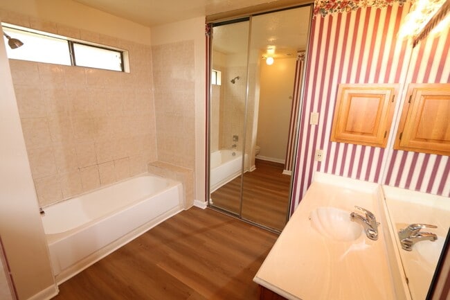 Building Photo - 21226 Park Mt Dr