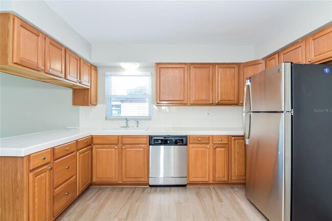 Building Photo - 2112 Sylvester Ct