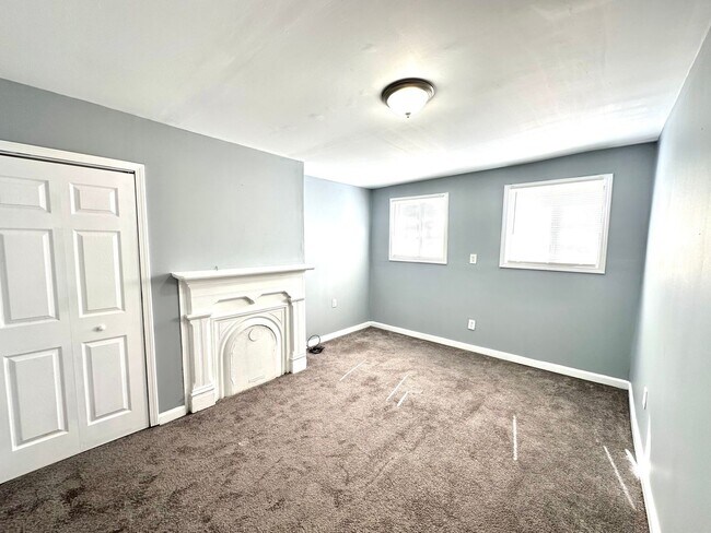 Building Photo - 212 8th St