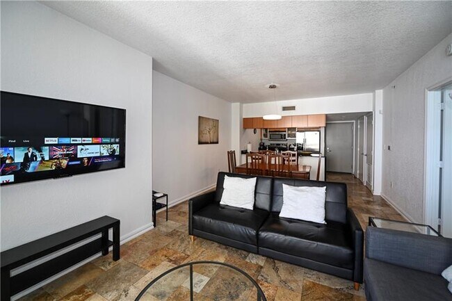 Building Photo - 1750 N Bayshore Dr