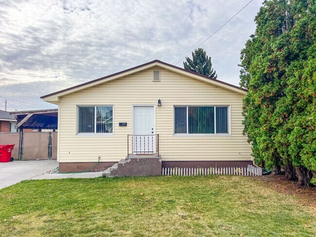 Building Photo - 147 W Fremont Ave