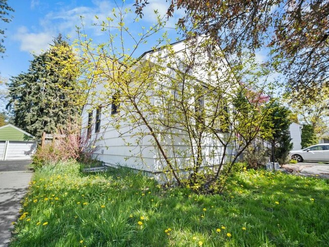Building Photo - Spacious 4-Bedroom Home w/large Outdoor Sp...