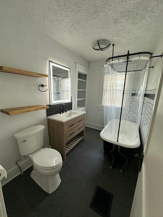 Building Photo - 420 E Moler St