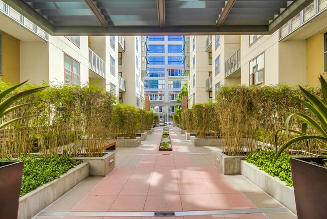 Building Photo - 1150 J St