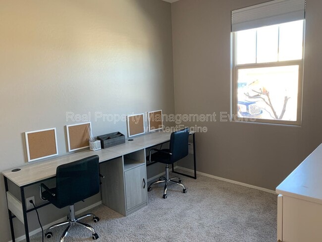 Building Photo - 8721 W MacKenzie Dr