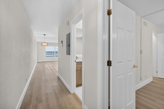 Building Photo - 52 Yacht Club Dr