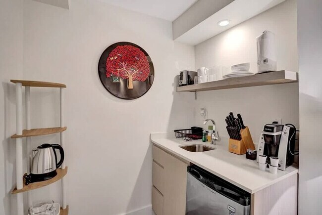 Building Photo - 3020 Seville St