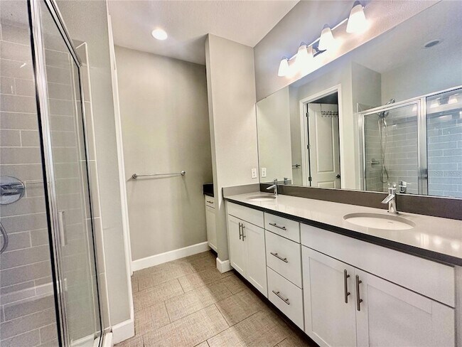 Building Photo - 710 Spring Creek Dr