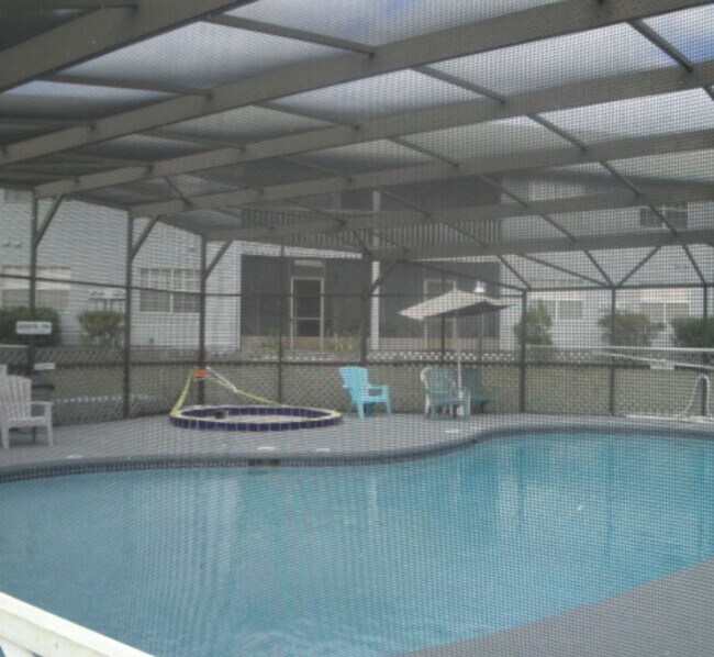 Building Photo - 313 Dirksen Dr