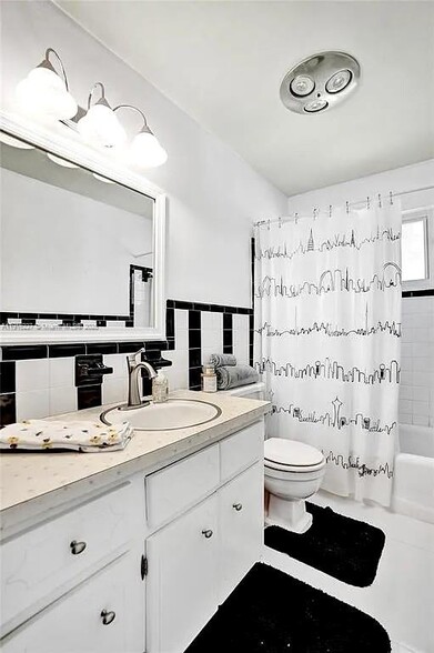 Building Photo - 2761 NE 12th St