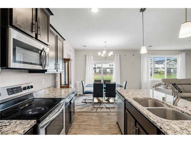 Building Photo - 2117 Cleveland Ln S