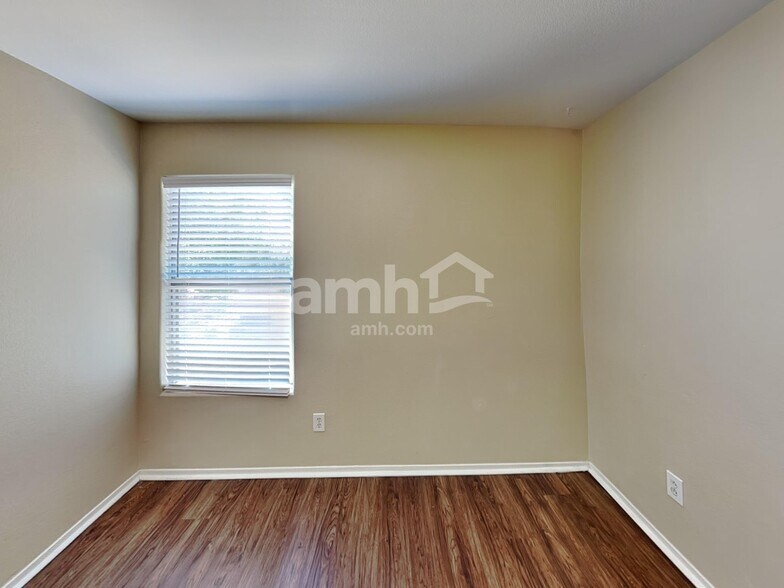Building Photo - 12883 W Cambridge Ave