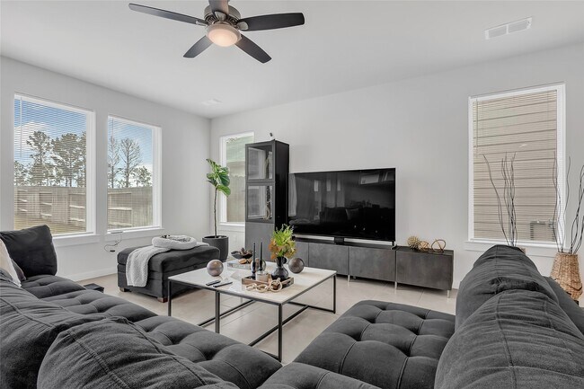 Building Photo - 7218 Clearwater Cv Dr