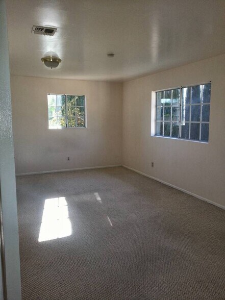 Building Photo - 11326 Reseda Blvd