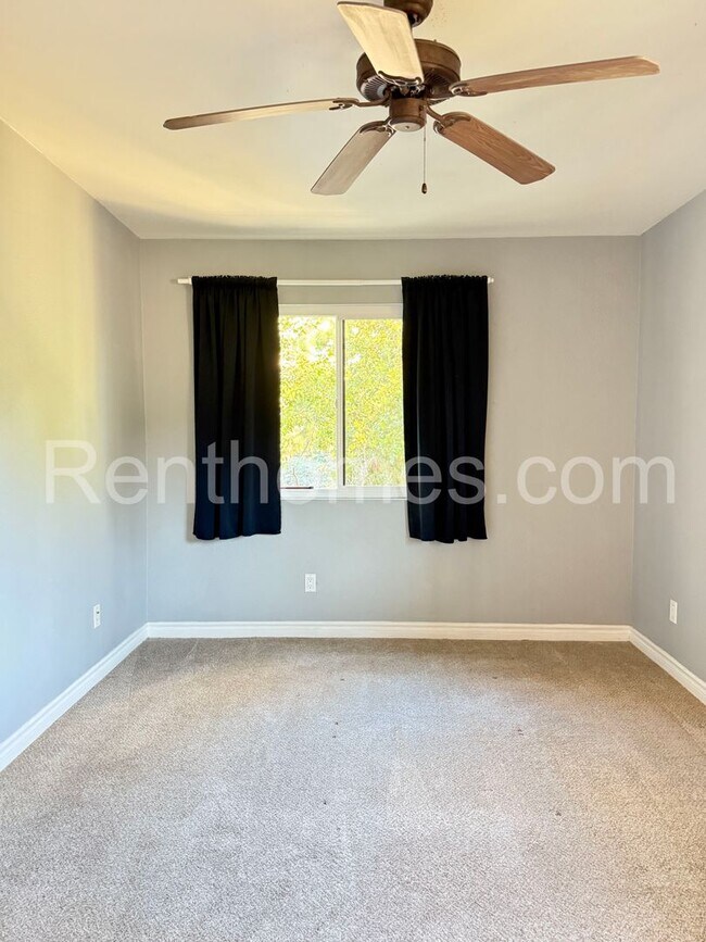 Building Photo - 9929 Azuaga St