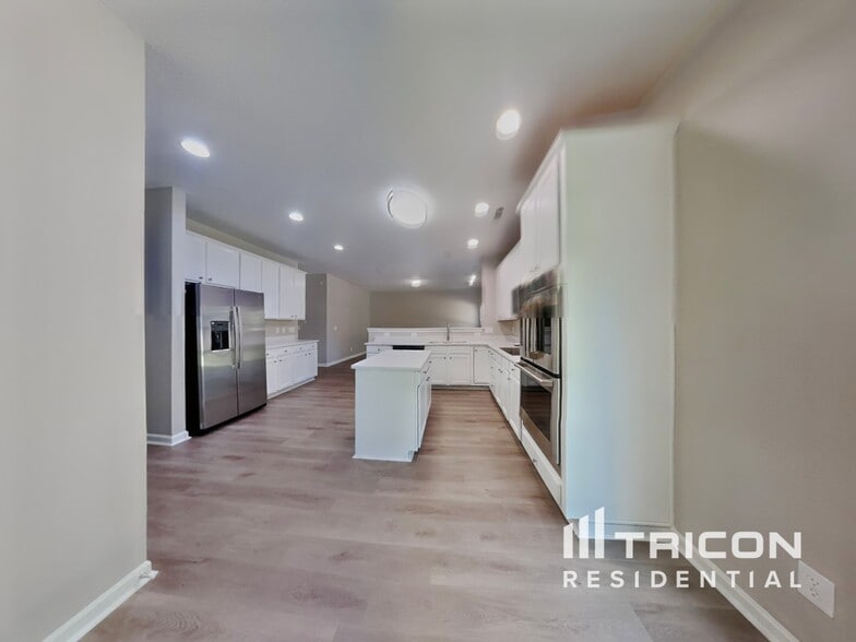 Building Photo - 3681 McGinty Dr