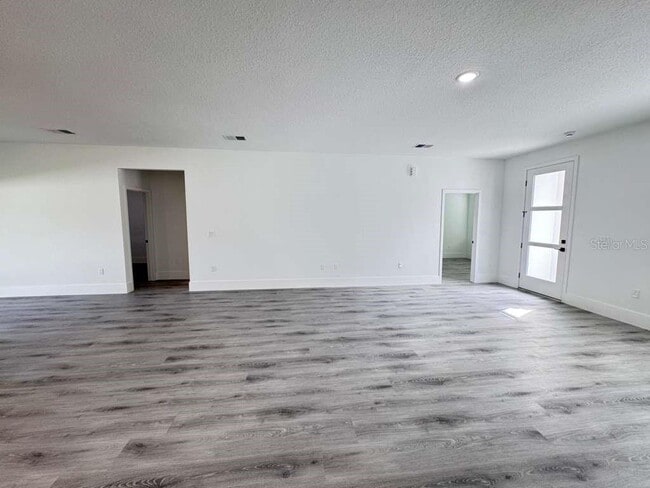 Building Photo - 7130 N Glenridge Cir