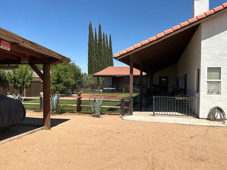 Building Photo - 7518 Redwood Ave