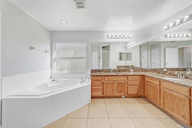 Building Photo - 4710 Ashurst St