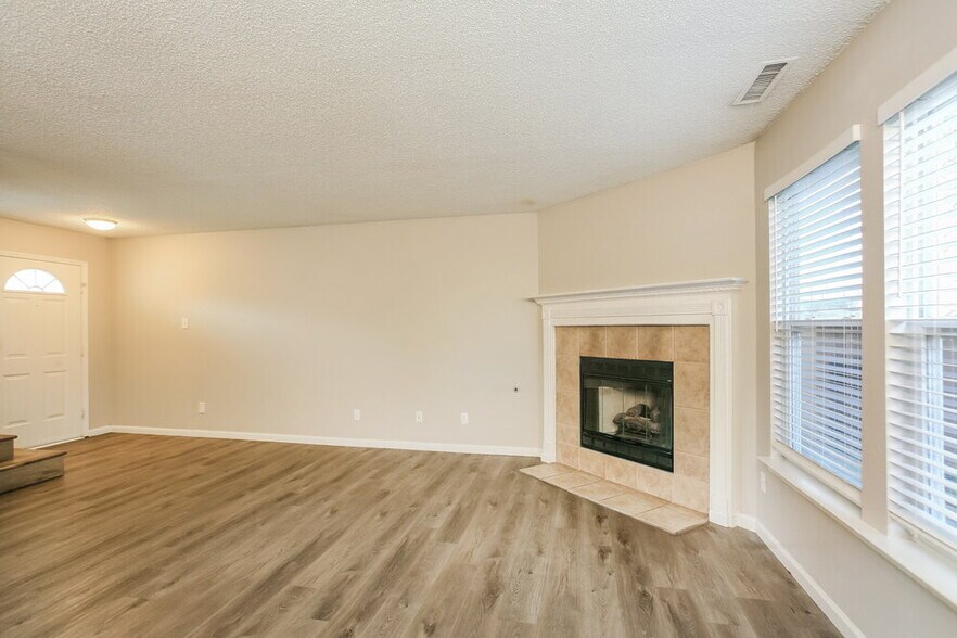 Building Photo - 2014 Dutch Elm Dr
