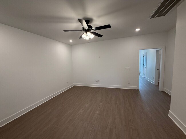 Building Photo - New Build 3 Bed 2.5 Bath Townhome in Shelbyville with a Move in Special