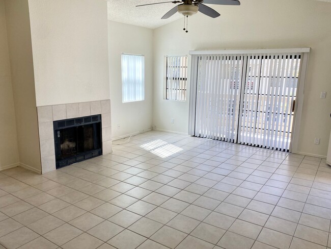 Building Photo - 2 Bedroom 2 Bath in Mesa