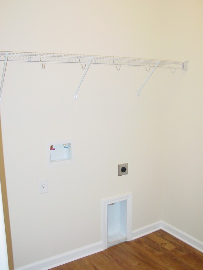 Building Photo - 104 Ventura Pl