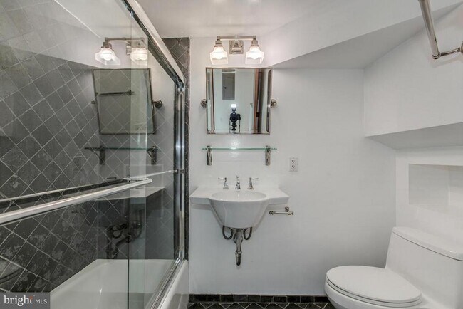 Building Photo - 1401 35th St NW