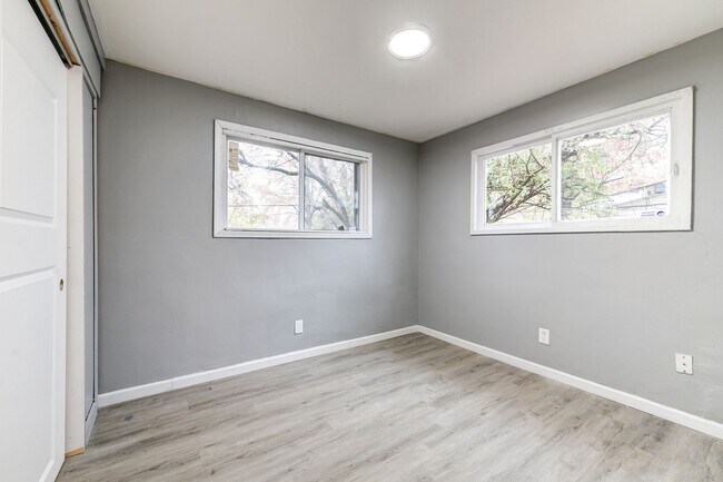 Building Photo - Charming 3-Bedroom Home in a Convenient St. Louis Location!